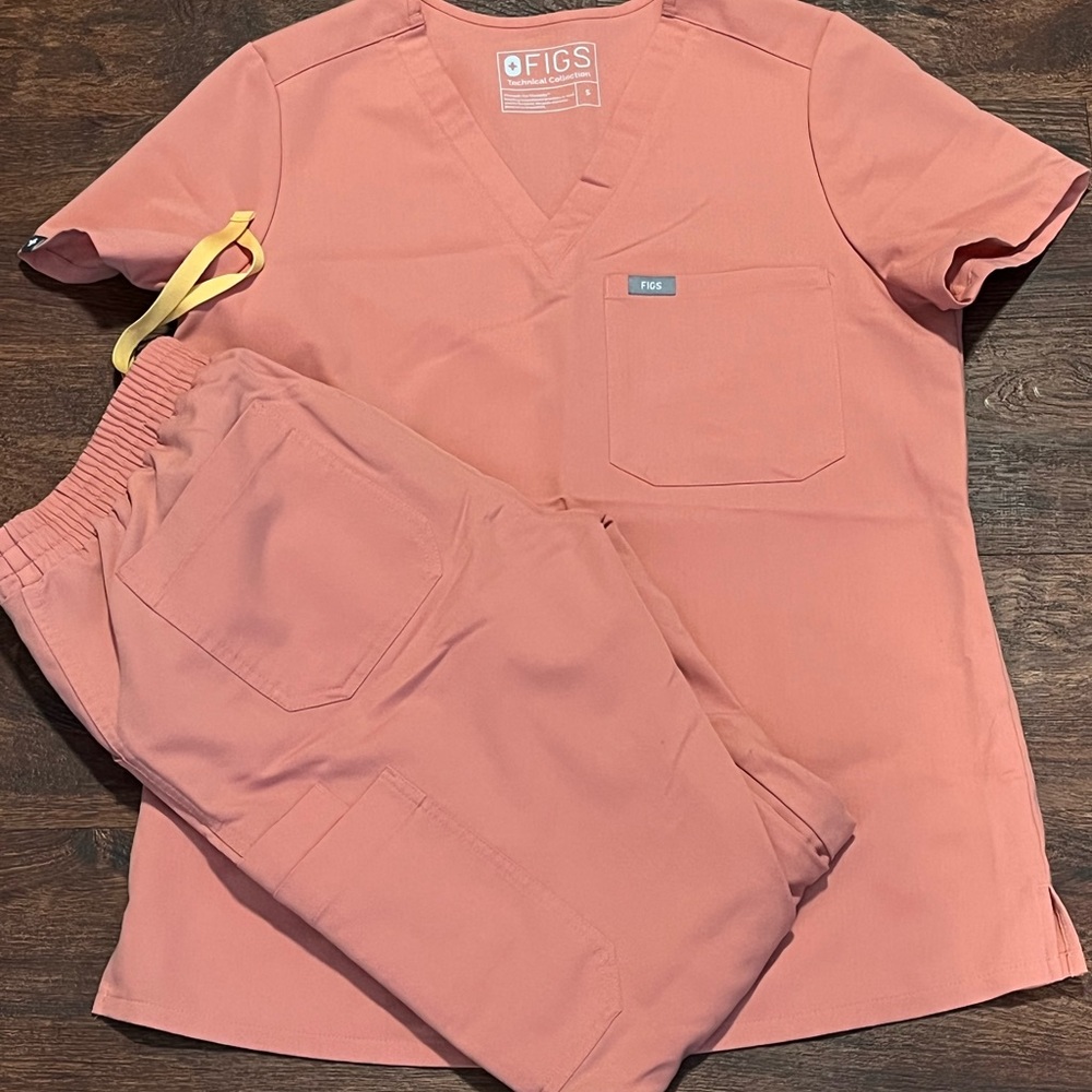 Coral Figs Set